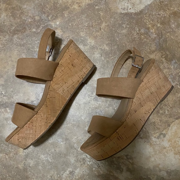 Steve Madden platform sandals - Picture 2 of 2